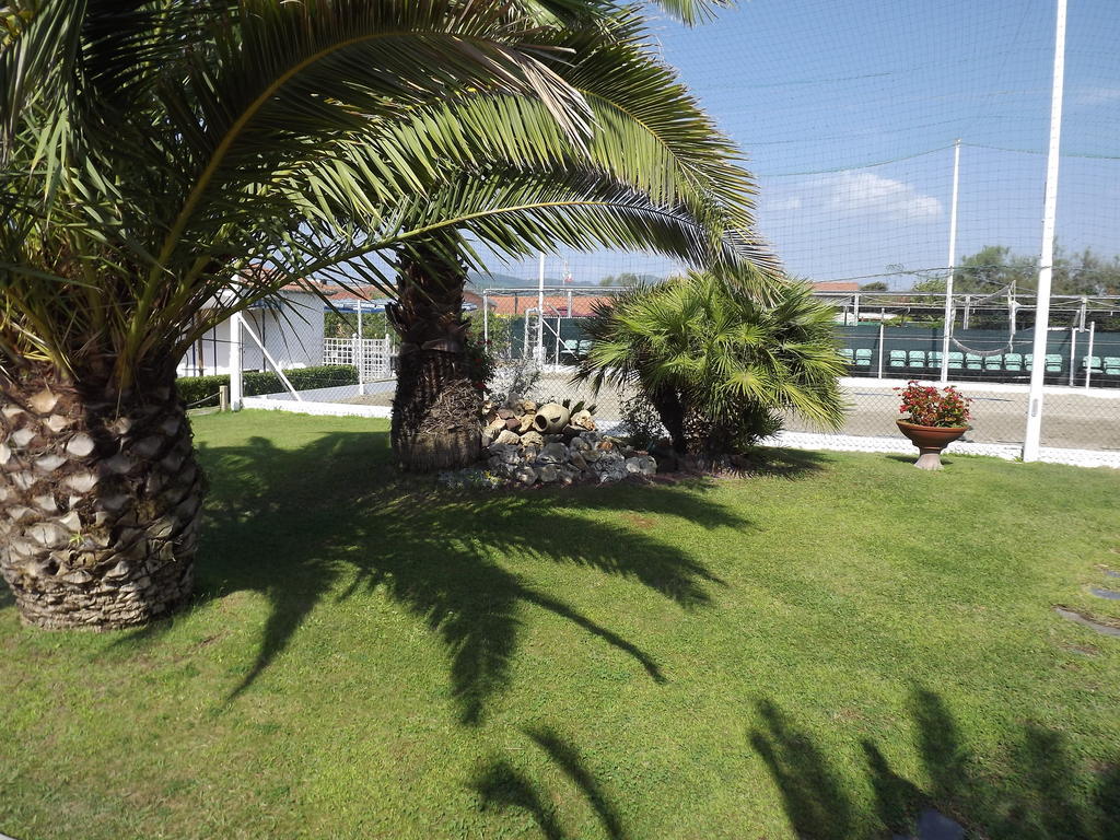 Bed & Breakfast Venezia Marina Di Carrara Exterior photo